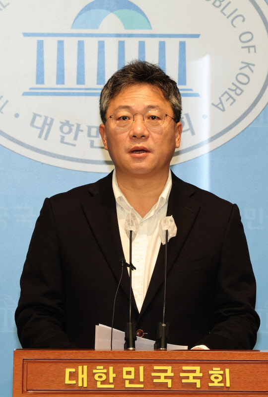 국민의힘 수석대변인인 박정하 의원이 지난 11월20일 국회 소통관에서 현안 브리핑을 하고 있다.<연합뉴스>